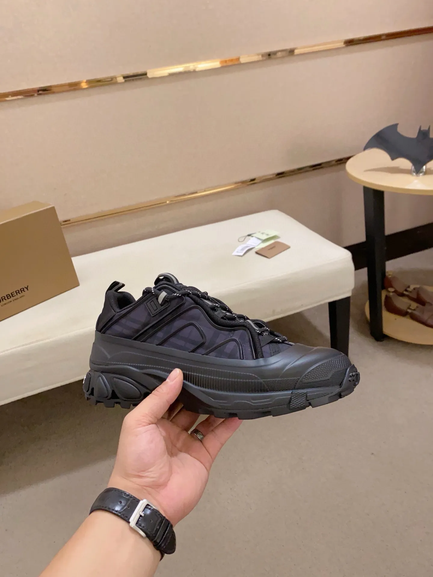 Men's shoes 💰: 680💰🇮🇹🇮🇹BURBERRY top purchasing agents are available simultaneously at the counter. 🔍🔍Synchronized sales. Positive code number: 38-46. Italian imported cowhide, fully imported sheepskin lining, sole: original sole provided by the original factory, exclusive movable molded sole, super comfortable, original factory follow-up goods, 🔍🔍high quality, you can enter and exit the counter at will, welcome to compare